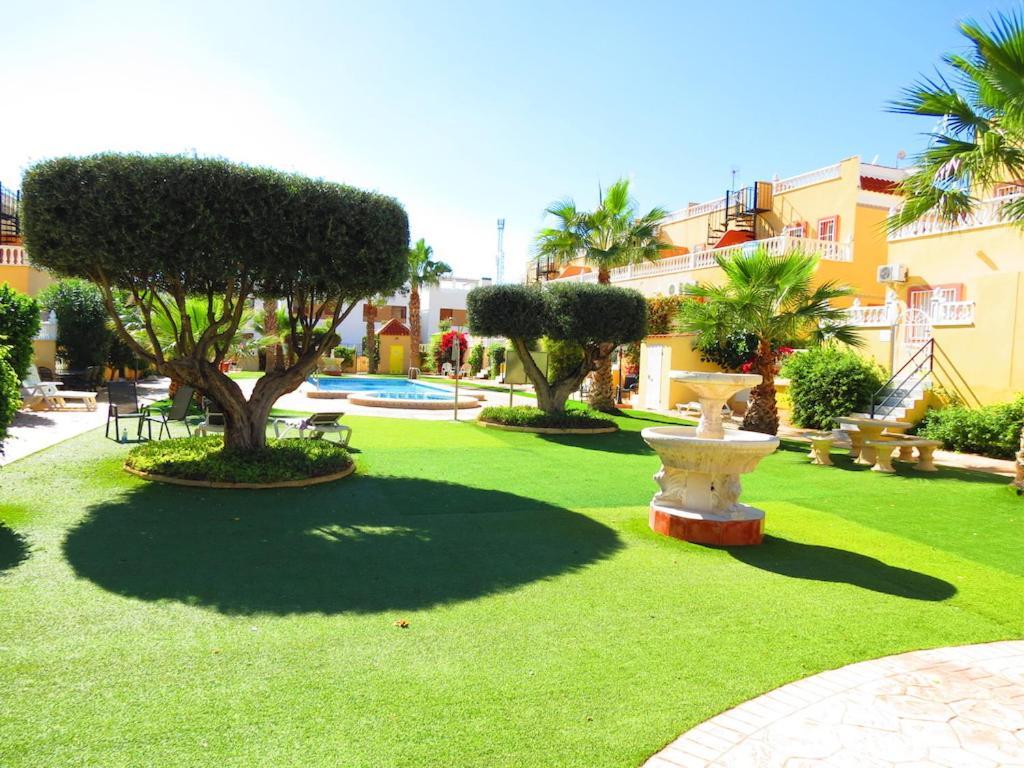Casa La Zenia Elite Townhouse With Shared Pool And 10 Minutes Walk To Beach Orihuela Exterior foto