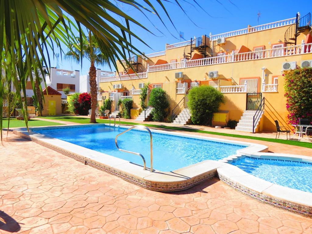 Casa La Zenia Elite Townhouse With Shared Pool And 10 Minutes Walk To Beach Orihuela Exterior foto