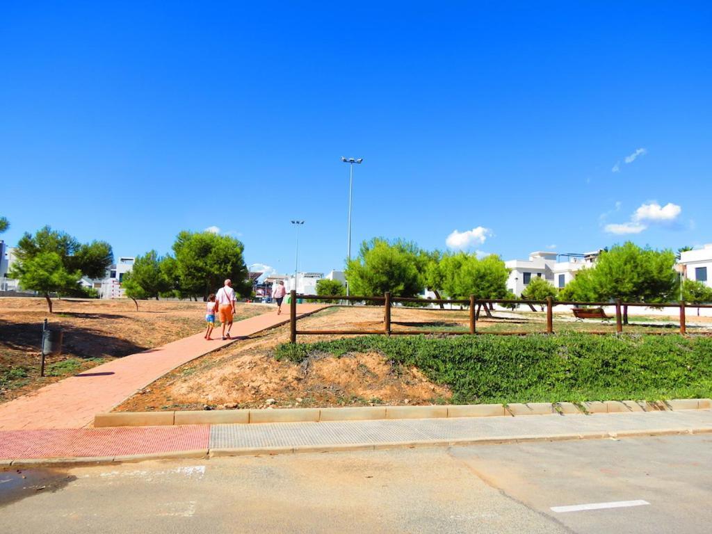 Casa La Zenia Elite Townhouse With Shared Pool And 10 Minutes Walk To Beach Orihuela Exterior foto
