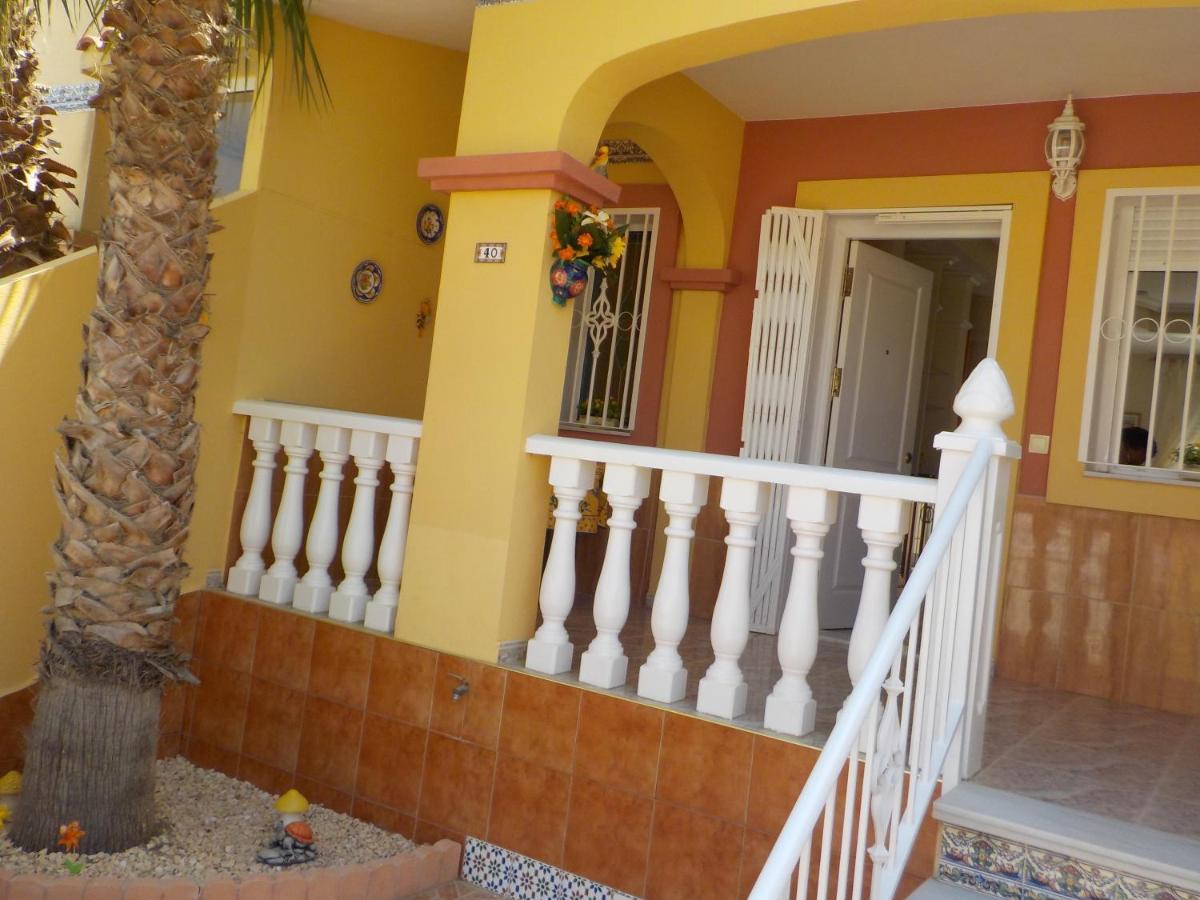 Casa La Zenia Elite Townhouse With Shared Pool And 10 Minutes Walk To Beach Orihuela Exterior foto